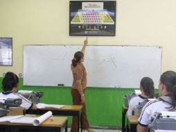 Sólo 15 % de los profesores obtuvo un calificación equivalente de entre diez a seis de calificación. ARCHIVO  /