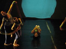 'La casa de Betty', una propuesta de danza, teatro y música. ESPECIAL  /