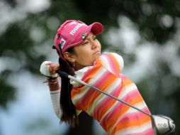 La golfista japonesa, Ai Miyazato, durante la ronda final del campeontato Evian Masters. AFP  /