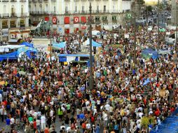 “¡Los políticos no nos representan!”, fue parte del clamor popular durante la manifestación. EFE  /