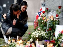 En el marco de funerales de víctimas mortales, Noruega investiga relaciones entre Breivik y los demás nombres de la lista. REUTERS  /