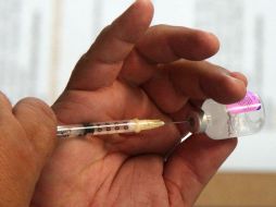 Se recomienda que las personas que están dentro de los grupos de riesgo, soliciten la vacuna con cartilla de vacunación en mano.ARCHIVO  /