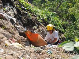 El cuerpo parcialmente envuelto en cobijas yacía a una profundidad de 100 metros. O RUVALCABA.  /