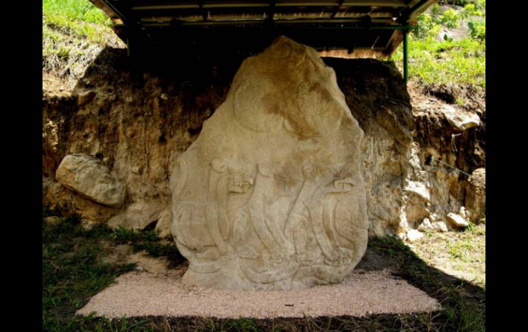 Especialistas del INAH hallan antiguo monumento denominado ''Triada de los felinos''. EL UNIVERSAL  /