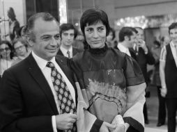 Cacoyannis, al lado de la actriz Irene Papas, en 1971, quien participó en la cinta Las troyanas. AFP  /