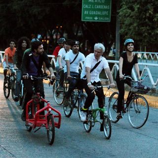 Reciben a David Byrne con paseo ciclista