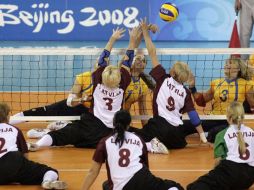 Competencia de volibol sentado. ESPECIAL  /