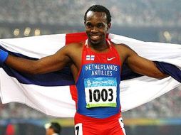 Churandy Martina, uno de los hombres más populares de las Antillas Holandesas. ESPECIAL  /