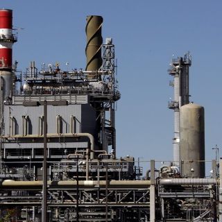 Superávit comercial de México disminuye en junio