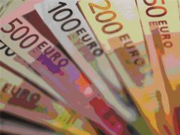 El dólar cedió cinco centavos y el euro aumentó nueve centavos en su paridad con la moneda nacional. ARCHIVO  /