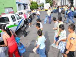 El cuerpo de la víctima quedó en medio de la calle Reforma, ante la mirada de los transeúntes. O RUVALCABA  /