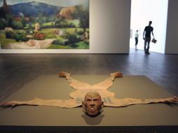 'Alfombra humana'' del artista mexicano Renato Garza Cervera, que forma parte de la expocisión ''¿Todos canivales?'' en Alemania. EFE  /