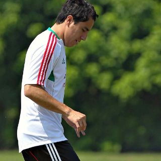 Zaragoza confirma la contratación de Efraín Juárez