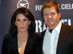 La pareja lleva casi 26 años de matrimonio. ESPECIAL  /