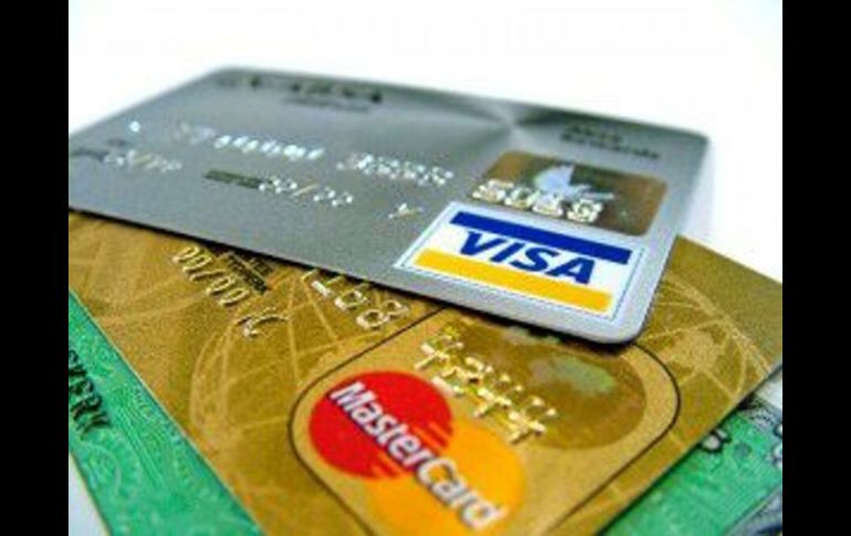 Gracias a un mayor uso de tarjetas de crédito y débito para pagar compras. ARCHIVO  /