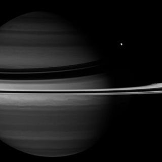 Luna de Saturno suministra el agua a su atmósfera