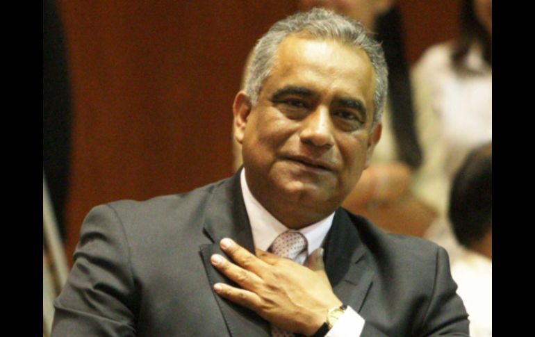 Raúl Vargas avala la lista en la que figuran mil 372 trabajadores del Congreso del Estado. A. GARCÍA  /