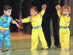Los más pequeños bailaron algunas de las primeras canciones de “la banda Timbiriche”.  /