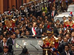 Tras la ceremonia oficial, Humala realizó un recorrido por las calles de lima resguarado en medio de un gran operativo. AFP  /