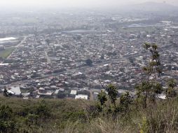 Unas 45 casas alzadas en las faldas del Cerro del Colli permanecen supervisadas, el peligro es inminente . A. HINOJOSA  /