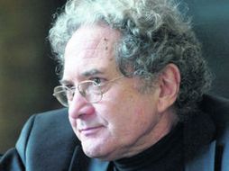 Piglia confiesa que es una novela negra en toda regla porque parte de la investigación puramente policial. ARCHIVO  /