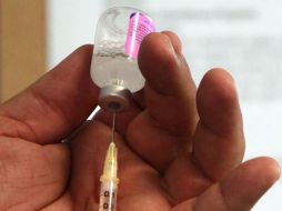 Los científicos están obligados a producir una nueva vacuna estacional cada año. NTX  /