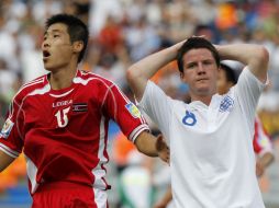 Billy Knott (D) mira irse la oportunidad de cambiar el marcador en el partido inaugural del Mundial Sub-20. AP  /