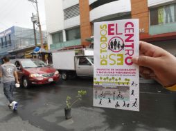 Con arbolitos y trozos de troncos se delimitó el carril peatonal. S. NÚÑEZ  /