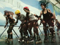 El roller derby vive un momento de resurgimiento en Guadalajara. Un grupo de chicas lo practica a diario. A. HINOJOSA  /