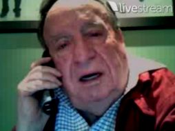 ''Chespirito'', guiado en todo momento por su esposa Florinda Meza. ESPECIA-TWITTCAM  /