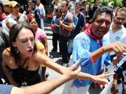 El jueves pasado, policías municipales retiraron a artesanos del Centro Histórico. E. BARRERA  /