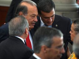 Carlos Slim y Alonso Lujambio en un desayuno. NTX  /