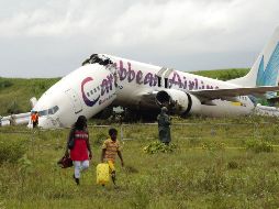 El fuselaje roto del Boeing Caribbean Airlines se ve después del accidente. AP  /