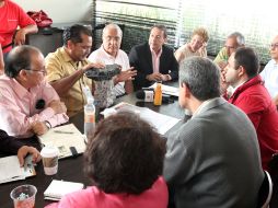 Representantes de las siete colonias aledañas a la Glorieta de la Minerva asistieron a una reunión informativa del evento. ESPECIAL  /