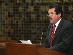 Salvador Arellano sostiene que en 2010 el Gobierno estatal sí aportó su parte para apoyar a familias. ARCHIVO.  /