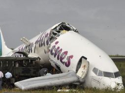 Así quedó el Boeing 3-800 de Caribbean Airlines, que hizo un aterrizaje forzoso en Georgetown. REUTERS  /