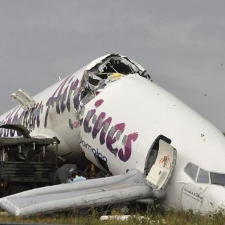Avión se parte en Guyana; 163 sobreviven de ''milagro''