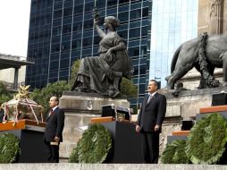 Ante el Presidente Felipe Calderón, el senador Manlio Fabio Beltrones (der.) dijo que las reformas son impostergables. EL UNIVERSAL  /