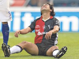 Mauricio Romero, del Atlas, se lamenta, luego de que le cometieron una falta durante el partido. MEXSPORT  /