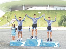 Los jaliscienses Héctor Silva, Jorge Luis Martínez y Carlos Posos coparon el podio en la prueba mil metros sprint. E. PACHECO  /