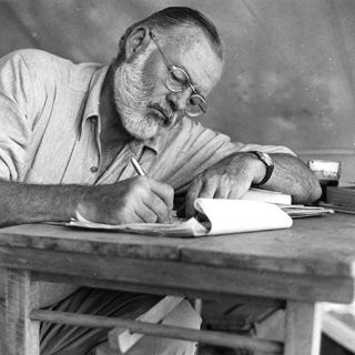 Escritor cubano reflexiona sobre vínculo de Hemingway con FBI