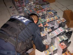 Los sospechosos tenían 853 discos pirata en su poder. NTX  /