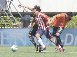 Omar Arellano (centro) estuvo muy participativo en el ataque rojiblanco. E. PACHECO  /