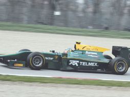 Esteban Gutiérrez finalizó segundo en el podio, gracias a un enorme rebase en la última curva al francés Romain Grosjean. ESPECIAL  /