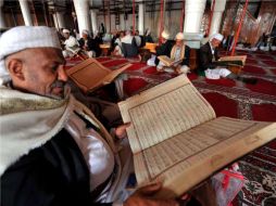 Hoy empieza el mes del Ramadán, el noveno mes en el calendario islámico, que implica ayuno hasta que cae la tarde. EFE  /