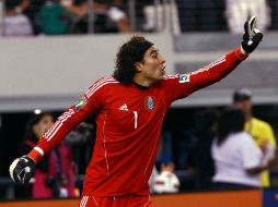 El medio electronico '20 minutes' destacó que Ochoa 'es un tipo capaz de defender dos porterías al mismo tiempo'.MEXSPORT  /