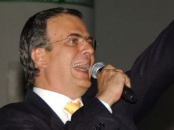 'Marcelo, tú y tu clientela devuelvan el Zócalo al Pueblo', rezaba una de las mantas en pleno centro de la ciudad. NTX  /