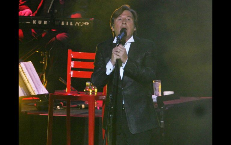 ''Tengo un nieto hermoso'', escribió el cantante en su cuenta de Twitter. M.FREYRIA  /