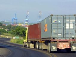 Hasta 1.5% de su facturación anual invierten las empresas transportistas en tecnología rastreo y localización. ARCHIVO  /
