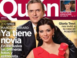 Ebrard y su pareja posan en una revista de sociales. ESPECIAL  /